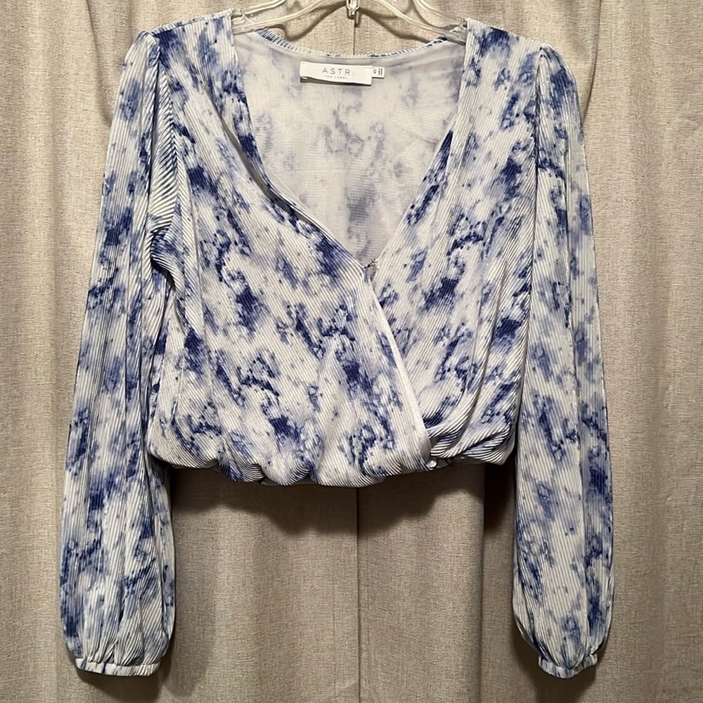 ASTR the Label Plisse Long Sleeve Surplice Wrap Top Size XS